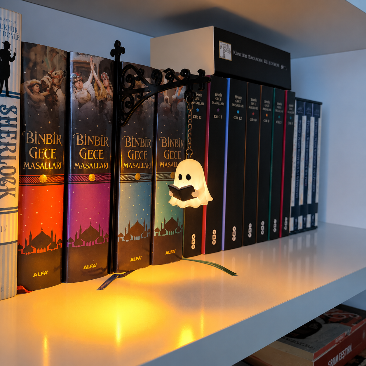 Bookshelf Lantern LED Night Light Mini Library Lamp Cozy Fantasy Book Nook Decor Gift for Book Lovers