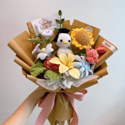 Personalized Crochet Graduation Bouquet with Name And Knitted Graduate Doll Keepsake Gift For Kids Graduates